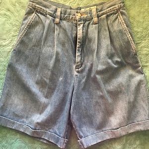 Eddie Bauer pleated high rise shorts!
